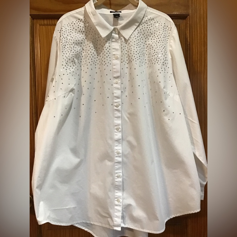 Woman’s size 3X new directions beautiful crisp, white button, down